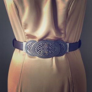 Chico’s Antiqued Buckle Adjustable Leather Belt